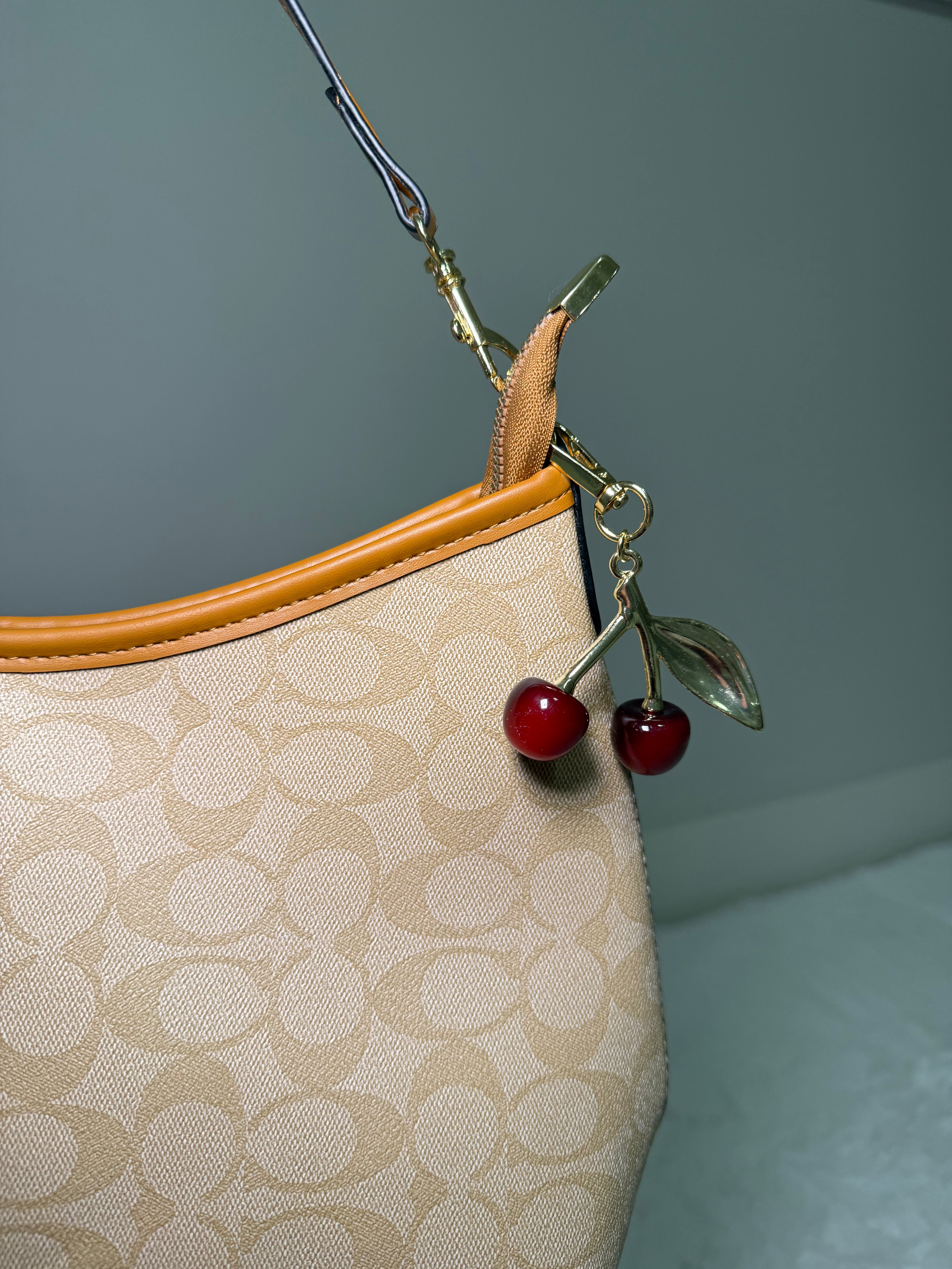 C cream bag