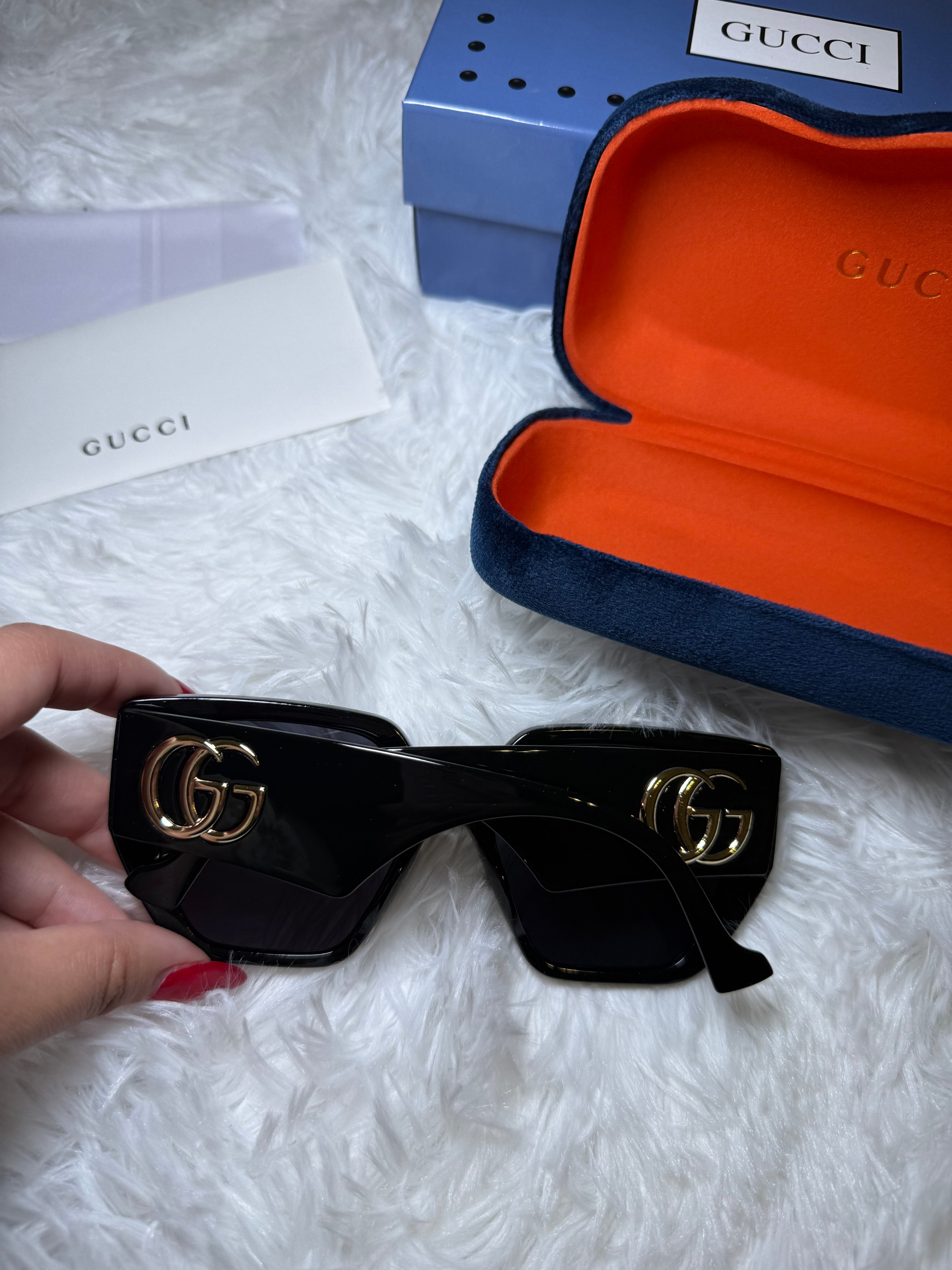 G black sunglasses