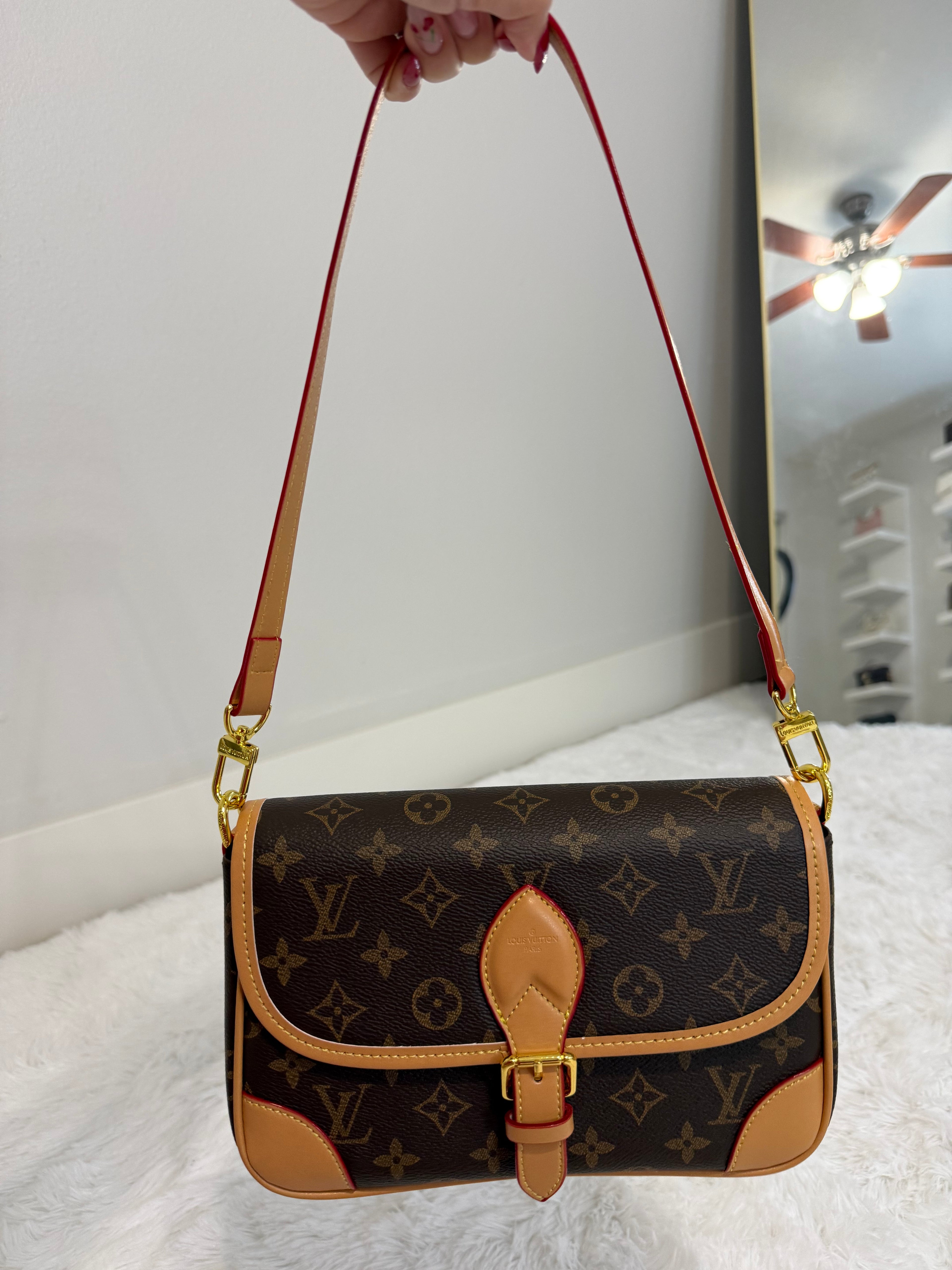 Medium shoulder bag