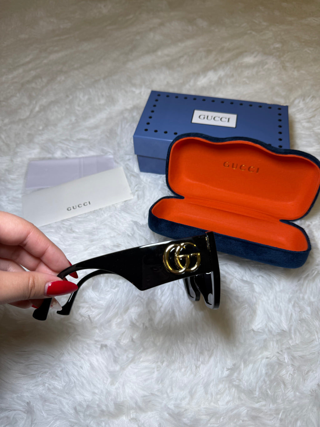 G black sunglasses