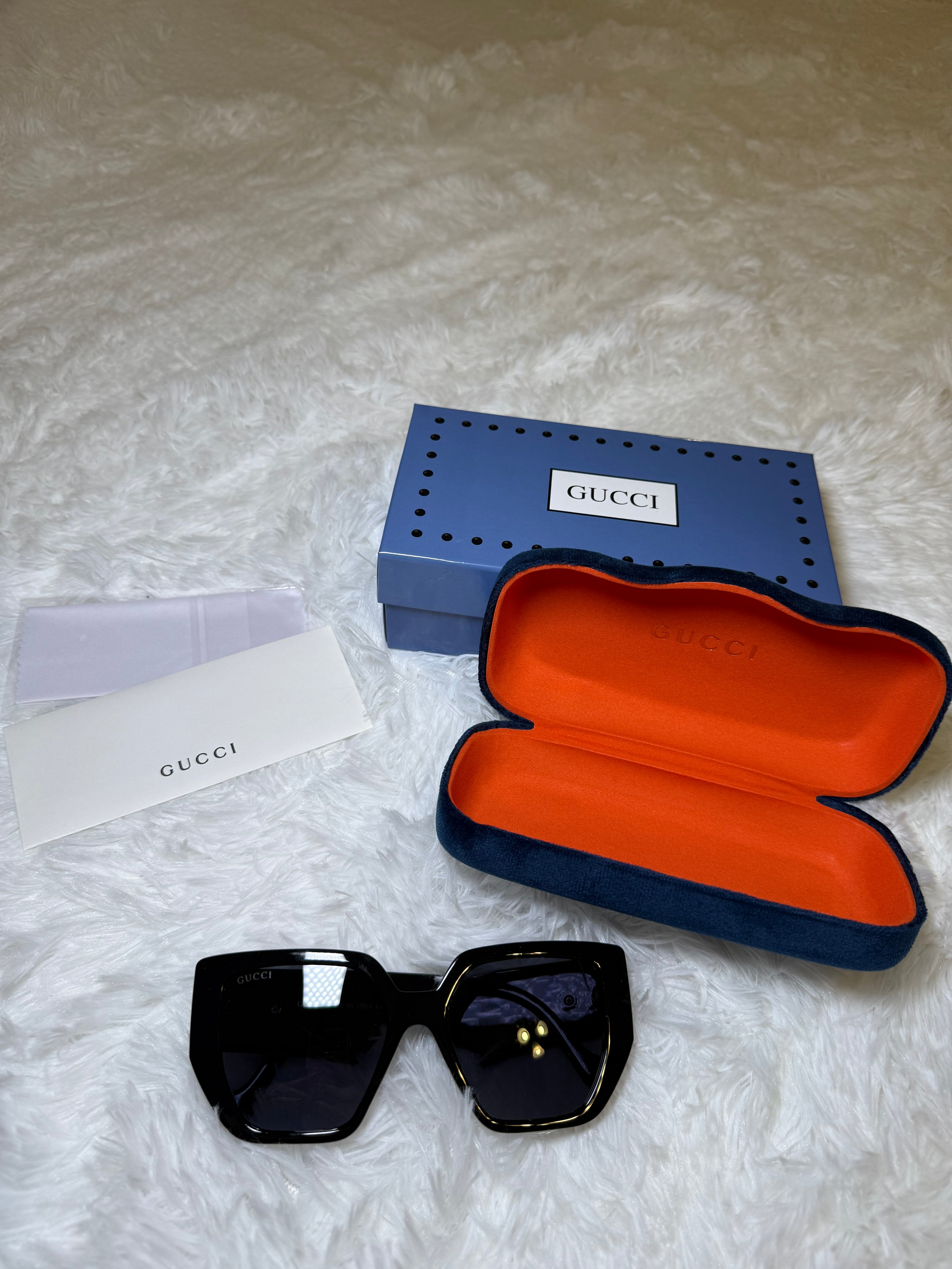 G black sunglasses