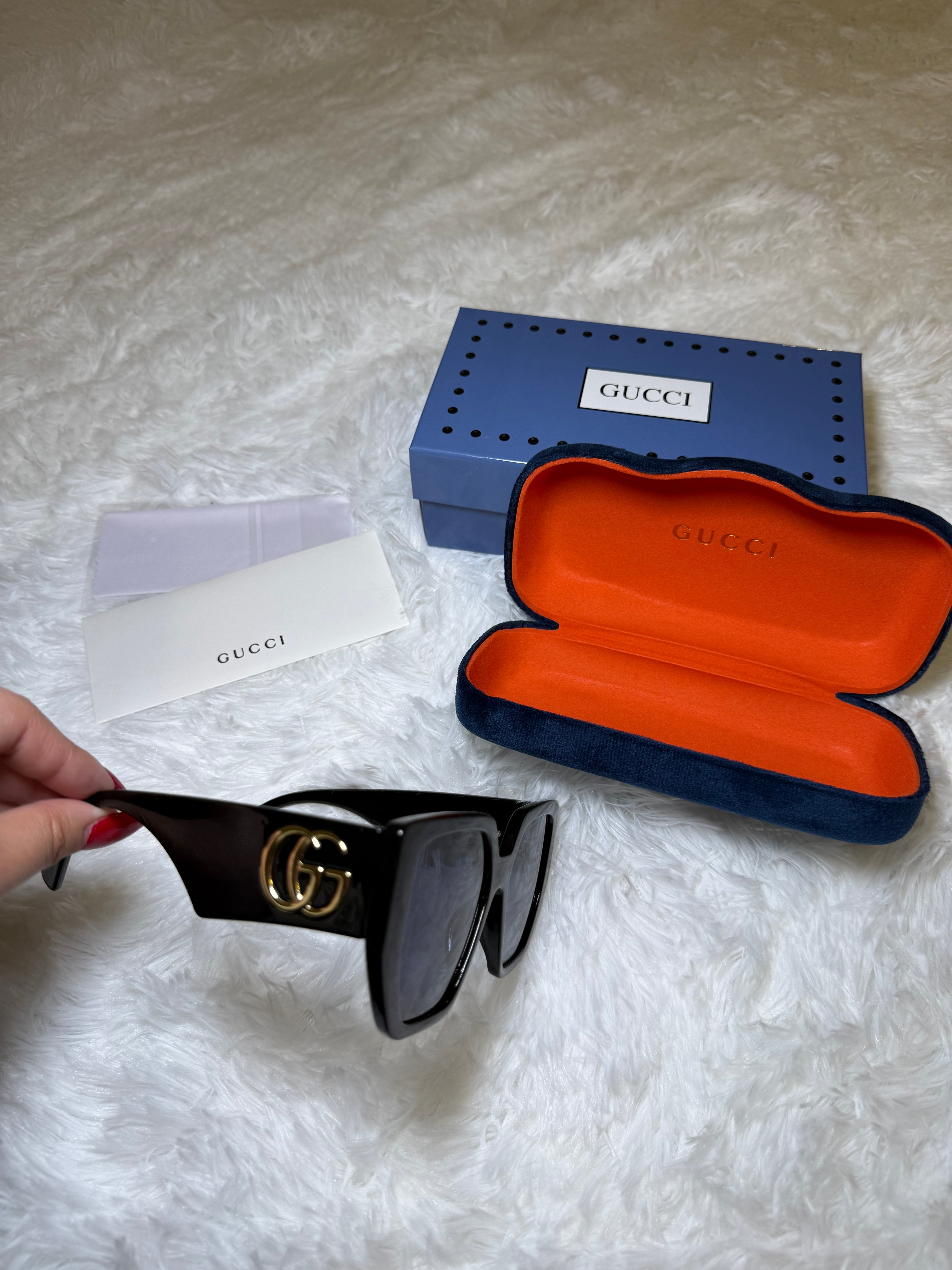 G black sunglasses