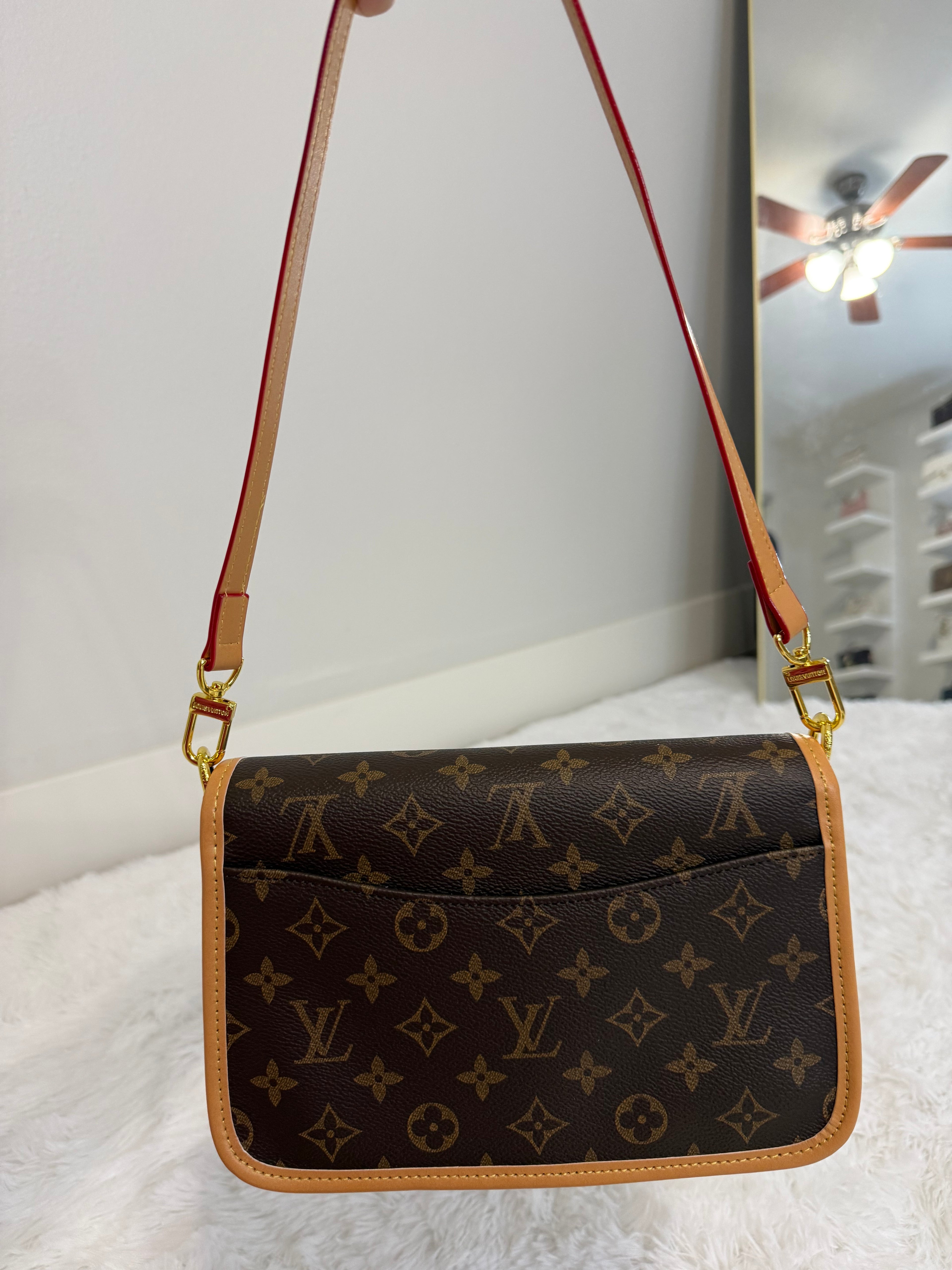 Medium shoulder bag