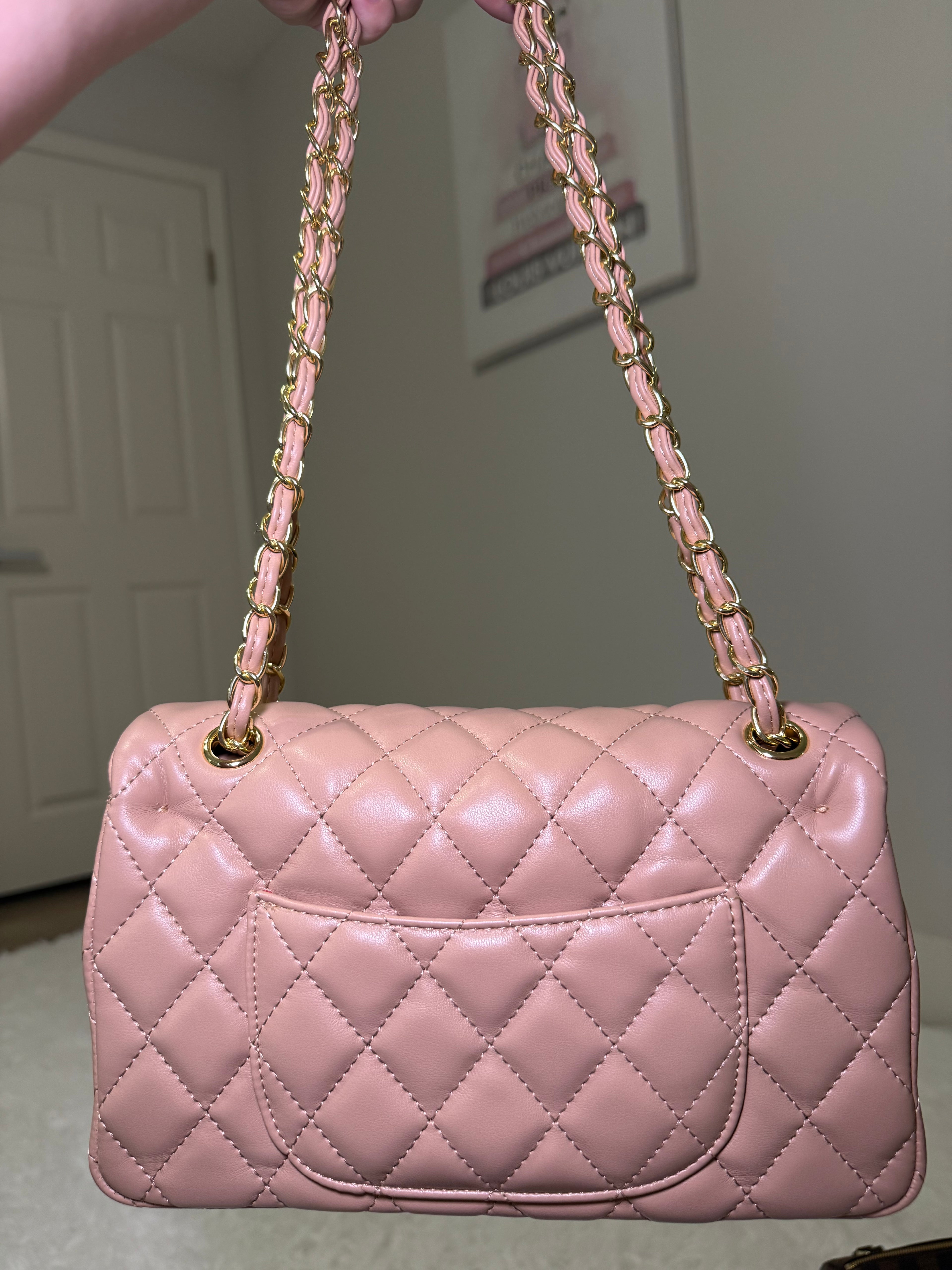 Nude cc gold chain