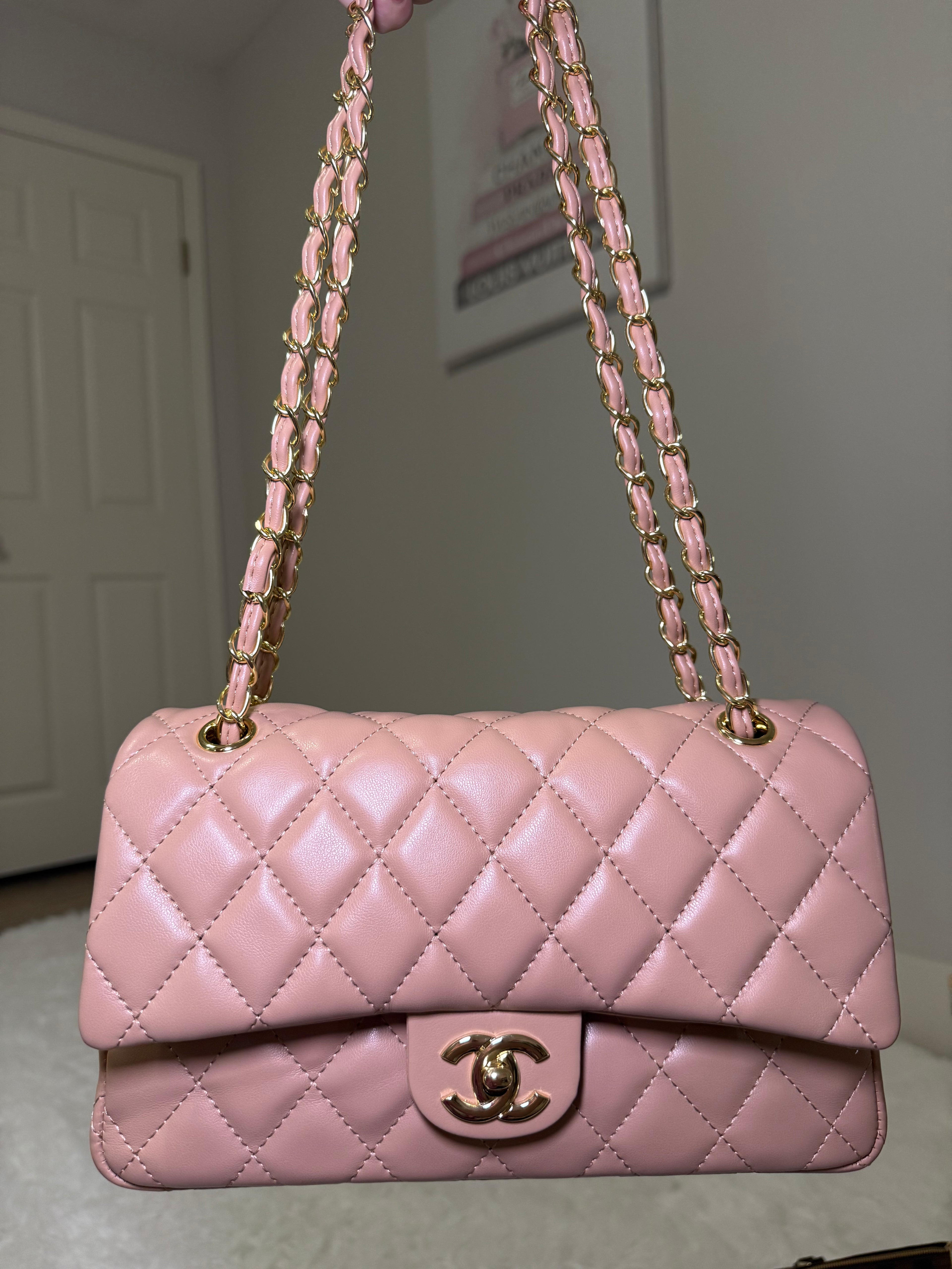 Nude cc gold chain